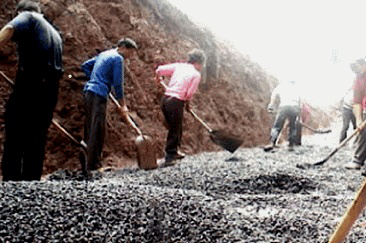 二級(jí)建造師考試市政實(shí)務(wù)知識(shí)點(diǎn)：混凝土面板模板、鋼筋安裝、攤鋪與振動(dòng)